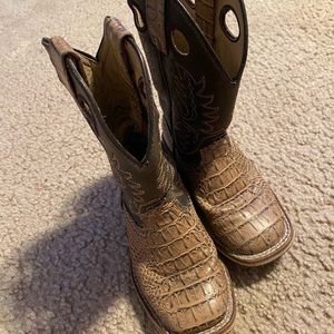Boys toddler size 9 gator boots